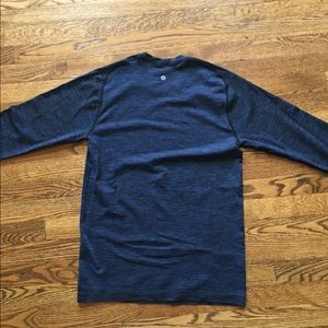 Men’s Lululemon small long sleeve shirt